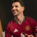 Man United Onay New Home Kiti - už bola predaná opcia 130 £, klub vyplácal staré platené spoločnosti Trafford