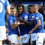 Bývalý útočník Evertonu Moise Kean (druhý sprava) na radare Manchester United