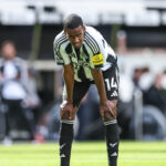 Manchester United Shift Passages hľadajú útočníka, ktorý teraz sleduje hviezdu Newcastle