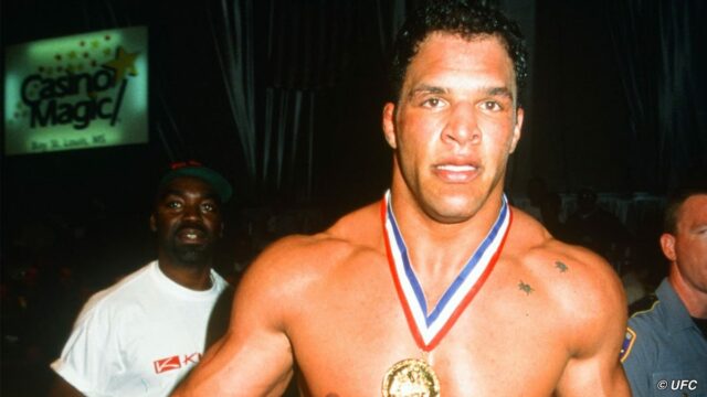 Mark Kerr zamieril do inovatívnej krídlovej siene UFC

