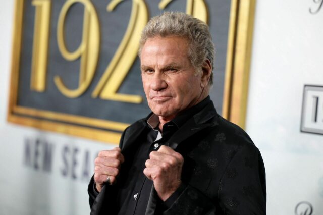 Martin Kove čistá hodnota Mottune preskúmala ako antagonista Cobra Kai obvinený z napadnutia nákladov na Aliciu Hannah-Kim

