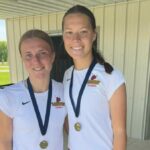 McCutcheon Girls Tennis Doubles tím zdieľajú stúpanie na vrchol
