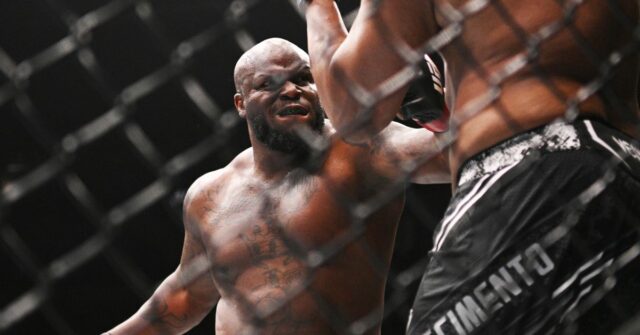 Midnight Mania! Derrick Lewis uznáva úmyselný výstrel z slabín, očné stožiare - „Smejem sa vo vnútri“

