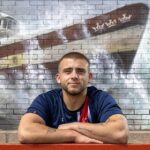 Mikey Lewis (na obrázku) dúfa v sobotu s bláznivým KR -s výzvou pohára na výhru