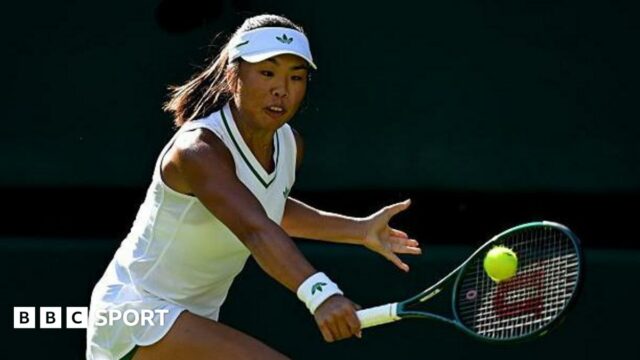 Mimi Xu in action against Emma Raducanu