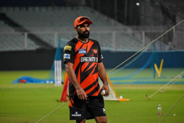 Mohammad Shami hrá kriket na dvore s rodinou po tom, čo bol ignorovaný pre test Eng vs Ind 2025 (hodinky) 

