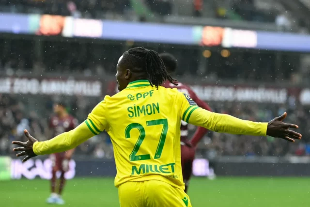 Mojžiš Simon trpí Paríž FC Medical

