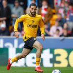 Muž City Target Wolves plne bek rayan aït-nouri-exhausts