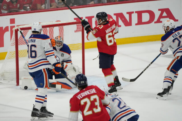 NHL Twitter reaguje na Panthers, ktorý sa pohybuje preč s vysokým pólom, ktorý nenazýva Troy Sletcher z Oilers

