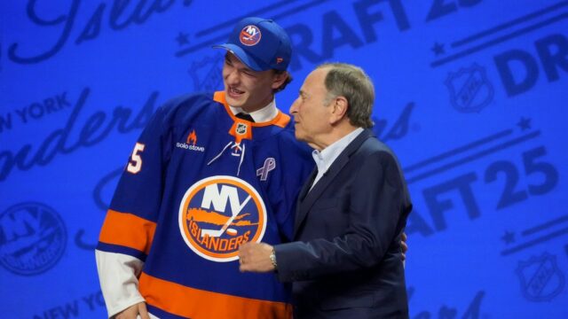NY Islanders Vyberte obrancu Matthew Schaefer prvý v roku 2025 NHL Draft

