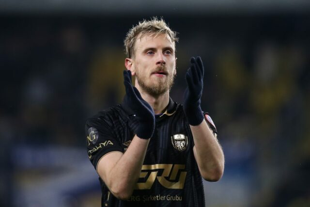 Nantes podpísať Uros Radakovic

