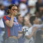 Spevák Nezza v sobotu v Dodgers predviedol hymnu krajiny v španielčine