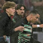 Fanúšik sa snažil šťastie priblížiť sa k Ronaldovi, ale bol zastavený v jeho stopách