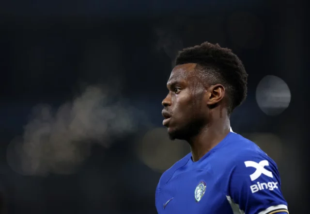 Obranca Chelsea Benoît Badiashile zostáva na Radar Marseille

