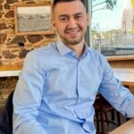 Futbalový klub smútiaci po tom, čo zomrel na strešnú bar v Adelaide 15. júna (bol znázornený Mario Bacaj)