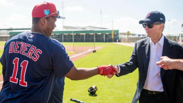 Olney: After Devers debakl -a, Red Sox musí loď opraviť

