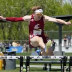 Štát Washington Jared McAlvey vyhrá 400 m prekážky v súťaži Colorado. Cougars je teraz konsolidovaný po rozhodnutí bombardovacieho súdu o jeho atletickom programe