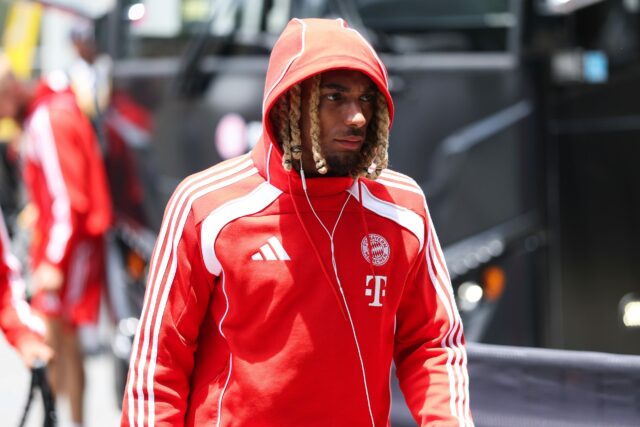 Olympique Marseille Marrebeest v Saca Boey z Bayern Munice