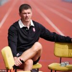 Owen Farrell bude hrať ragby späť v Anglicku budúcu sezónu po opätovnom spojení Saracens