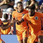 Noah Ohio (vpravo) - priateľ Jude Bellingham - v stredu v Bratislaveovej porážke 2-1 v Bratislava'nin Dutch U21s vrhol ohromujúci.