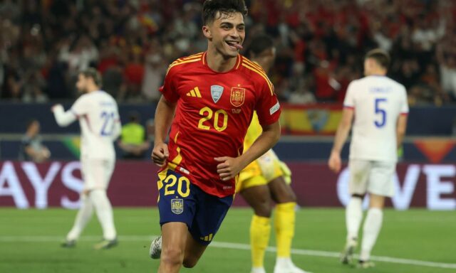 PSG Midpjector Searps chváli na Barcelonskej superstar, komentáre k balóniku tam

