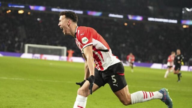 PSV pripravený zablokovať ponuku Barcelony na veteránovej hviezde

