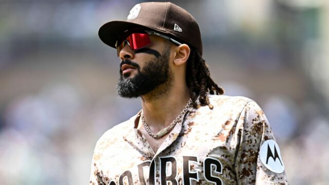 Padres's Tatis Sues vopred Big League in Plat Contract podpísaný o 17


