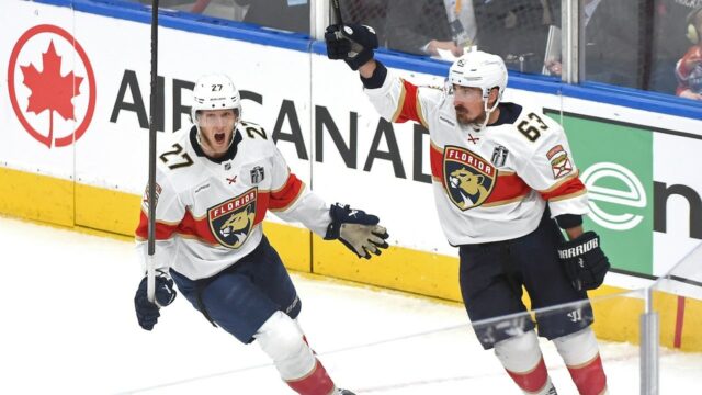 Panthers porazil Oilers 5-2 v hre 5, prejdite na titul Stanley Cup.

