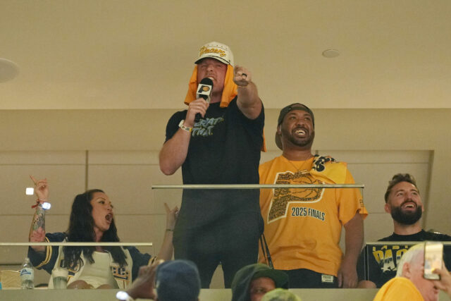 Pat McAfee brutálne vyplní ESPN, súper Stephen A. Smith, na rýchlu propagáciu počas hry Thunder-Pacers

