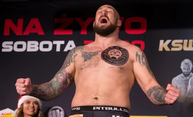 Phil de Fries počas vyváženého obradu pred KSW 57, vo Varšave, Poľsko, 18. decembra 2020.