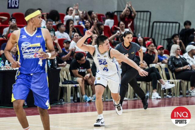 RR Pogoy TNT TNT Tropang 5G počas zápasu filipínskeho pohára PBA proti Hotshots Magnolia.
