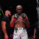 14. decembra 2024; Tampa, Florida, Spojené štáty americké; Colby Covington (červené rukavice) bojuje s Joaquinom Buckleym (modré rukavice) v Amalie Arena. Povinný kredit: Nathan Ray Seebeck Imagn PMS