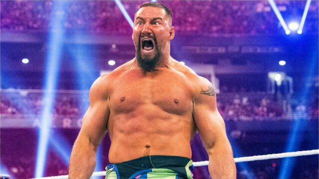 Prekvapivý vzhľad Brona Breakker v Smackdown robí šialenú reakciu od 62 -ročného bojového veterána

