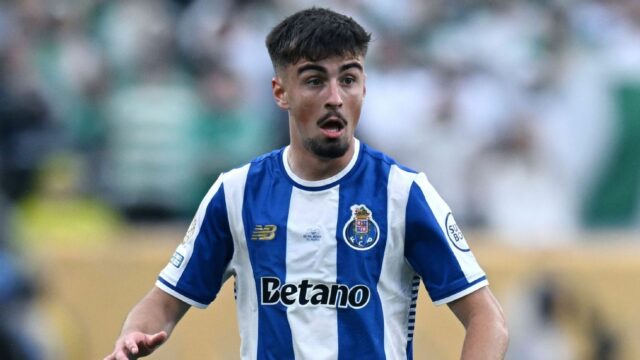 Prevody povesti, správy: Arsenal, Man City Battle for Fernandes

