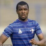 Prvý čierny futbalový hráč Chelsea Paul Canoville „Po vážnom poklese fyzického zdravia“