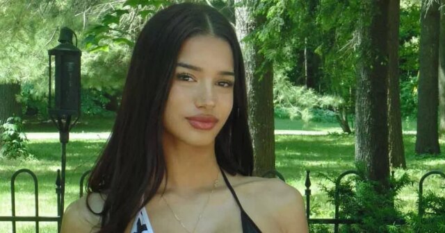 `` Queen of Football '' échange le kit de bikini en tant que rival Alisha Lehmann «dans et hors d'uniforme»
