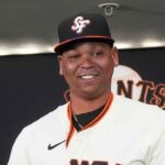 Rafael Devers sa pripojí k gigantom, ochotný hrať všade po obchode Red Sox