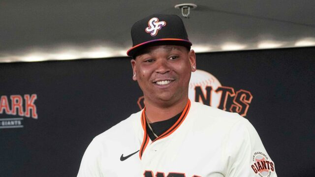 Rafael Devers sa pripojí k gigantom, ochotný hrať všade po obchode Red Sox

