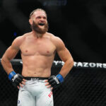 8. marca 2025; Las Vegas, Nevada, USA; Rafael Philev (modré rukavice) sa pripravuje na boj proti Justin Gaethje (nezobrazený) počas UFC 313 v aréne T-Mobile. Povinný kredit: Stephen R. Sylvanie-Imagn Pictures