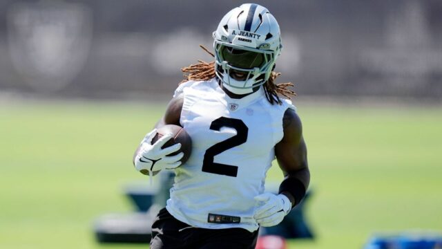 Raiders chváli 'coacorble' Ashton Jeanty na minicamp -u

