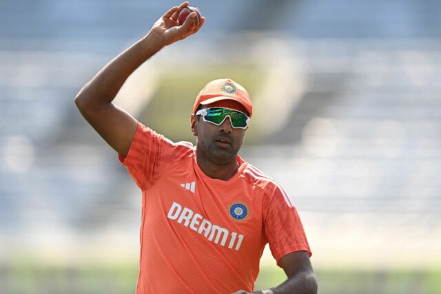 Ravichandran Ashwin so svojimi hráčmi. (Kredity: TNPL X)