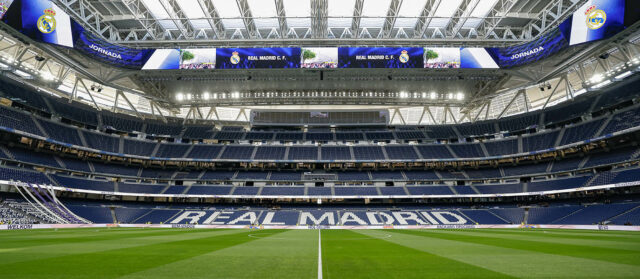 Real Madrid vymaľoval ihrisko na pokrytie trávy Bernabeu -

