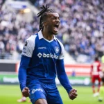 Rennes má záujem podpísať anglického obrancu Archie Brown