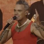 Robbie Williams vystúpil naživo v piatok večer na štadióne Emirates v Arsenale v severnom Londýne