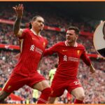 Darwin Núñez a Andrew Robertson oslavujú Liverpool proti Southamptonu