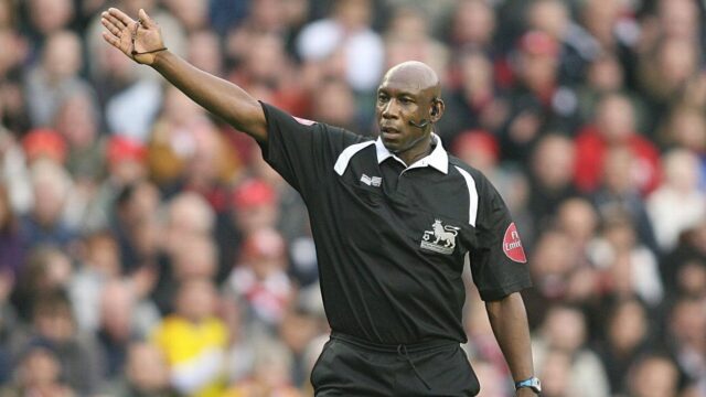 Rozhodca Premier League League Uriah Rennie zomrie vo veku 65 rokov

