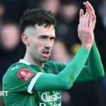 Ryan Hardie applaus Plymouth fans