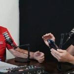 Zdá sa, že Sam Newman (vľavo) mal epizódu jeho podcastu
