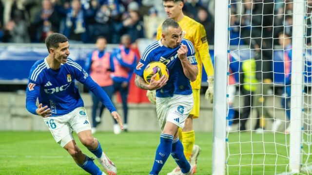 Santi Cazorla svieti na 40 rokov, aby pomohla Oviedo vrátiť sa do La Ligy po 24 rokoch


