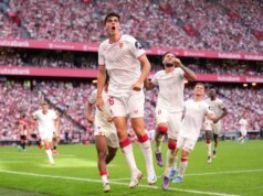 Hviezda Sevilly je januárovou „prioritou“ pre Neapol Antonia Conteho Sevilla a Napoli boli uzavreté v rozhovoroch o prevode obrancu